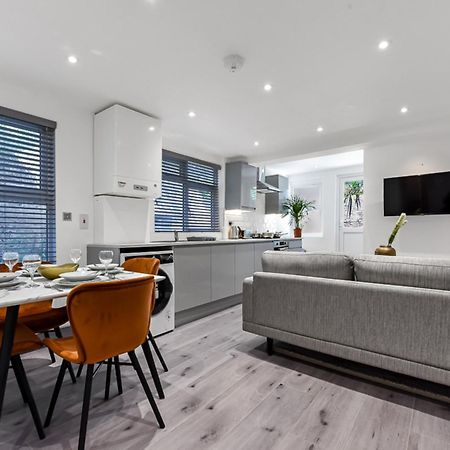 Lovely 2 Bedroom Apartment In Greater Londres Extérieur photo