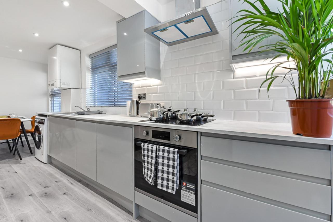 Lovely 2 Bedroom Apartment In Greater Londres Extérieur photo