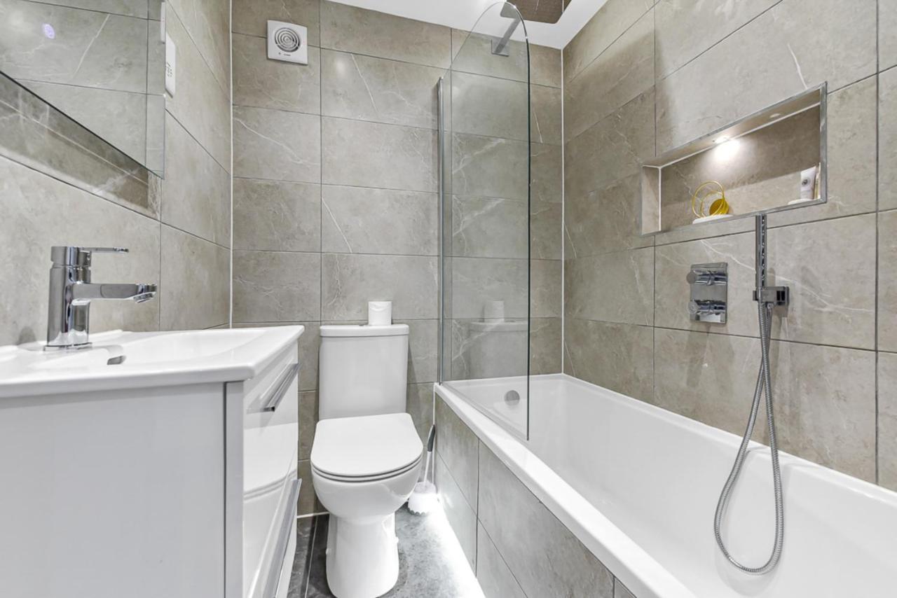 Lovely 2 Bedroom Apartment In Greater Londres Extérieur photo