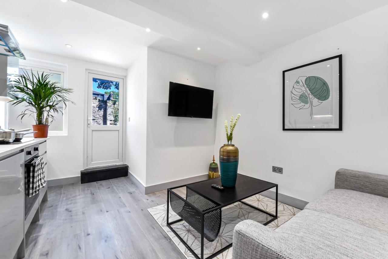 Lovely 2 Bedroom Apartment In Greater Londres Extérieur photo