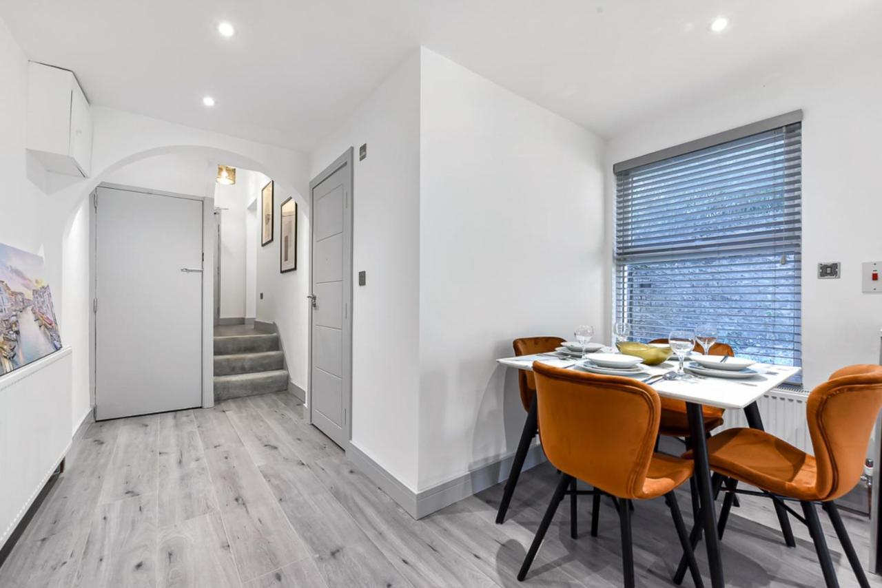 Lovely 2 Bedroom Apartment In Greater Londres Extérieur photo